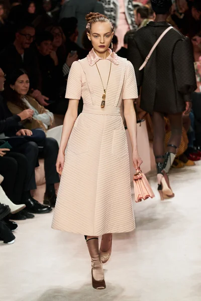 Look 5